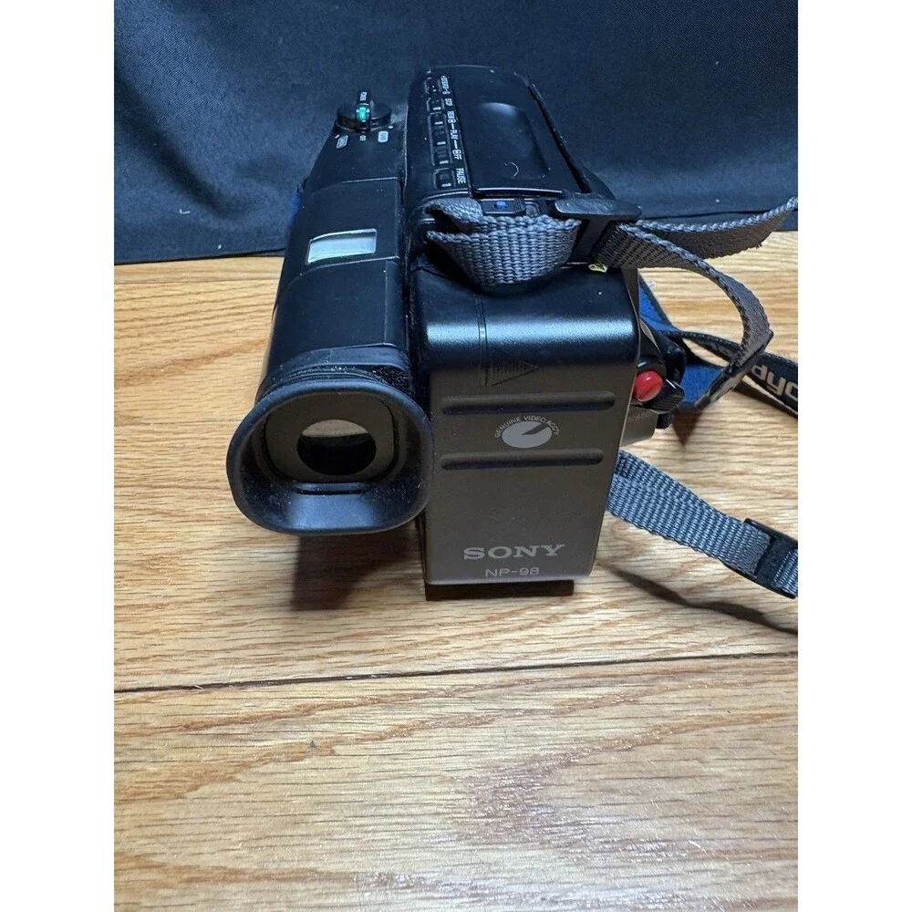 Sony Steady Shot Handy Cam Video 8 24 Digital Zoom CCD-TR94 NTSC Untested